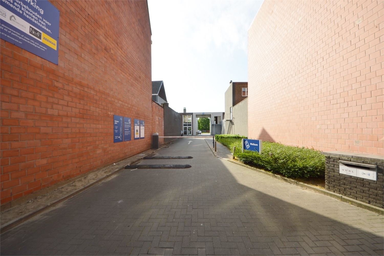 Inrit van Parking Molendries in Aalst